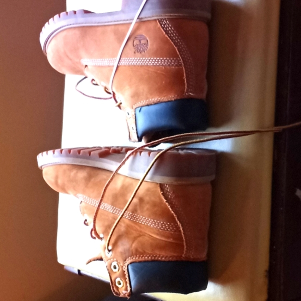 Timberland Hightower boots Size 2.5 Tan